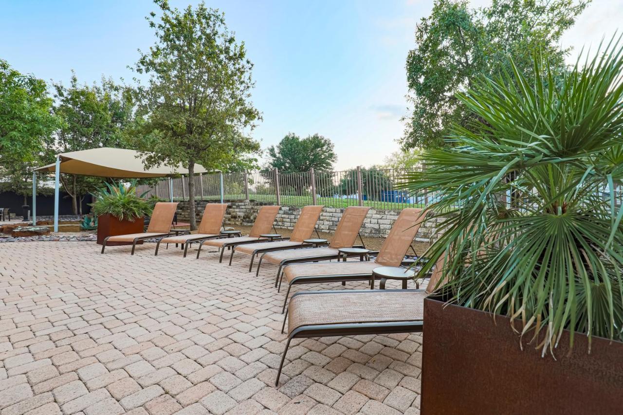 Courtyard Austin Airport Hotel Exterior photo