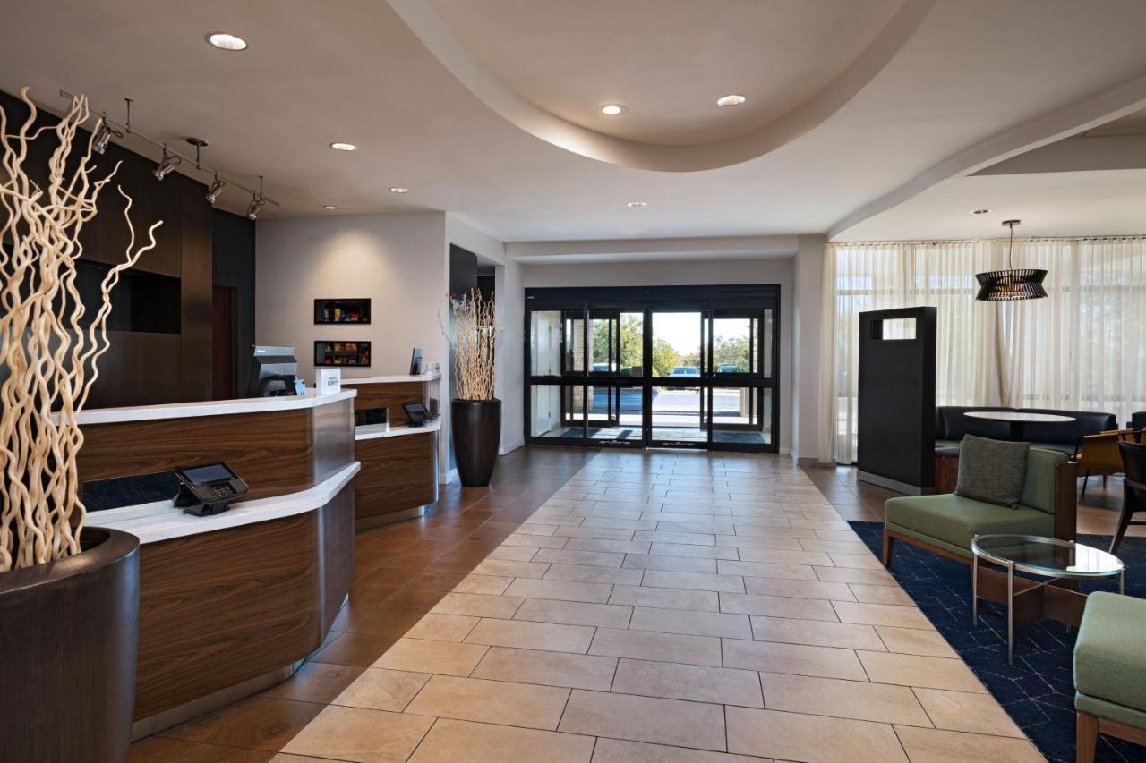 Courtyard Austin Airport Hotel Exterior photo