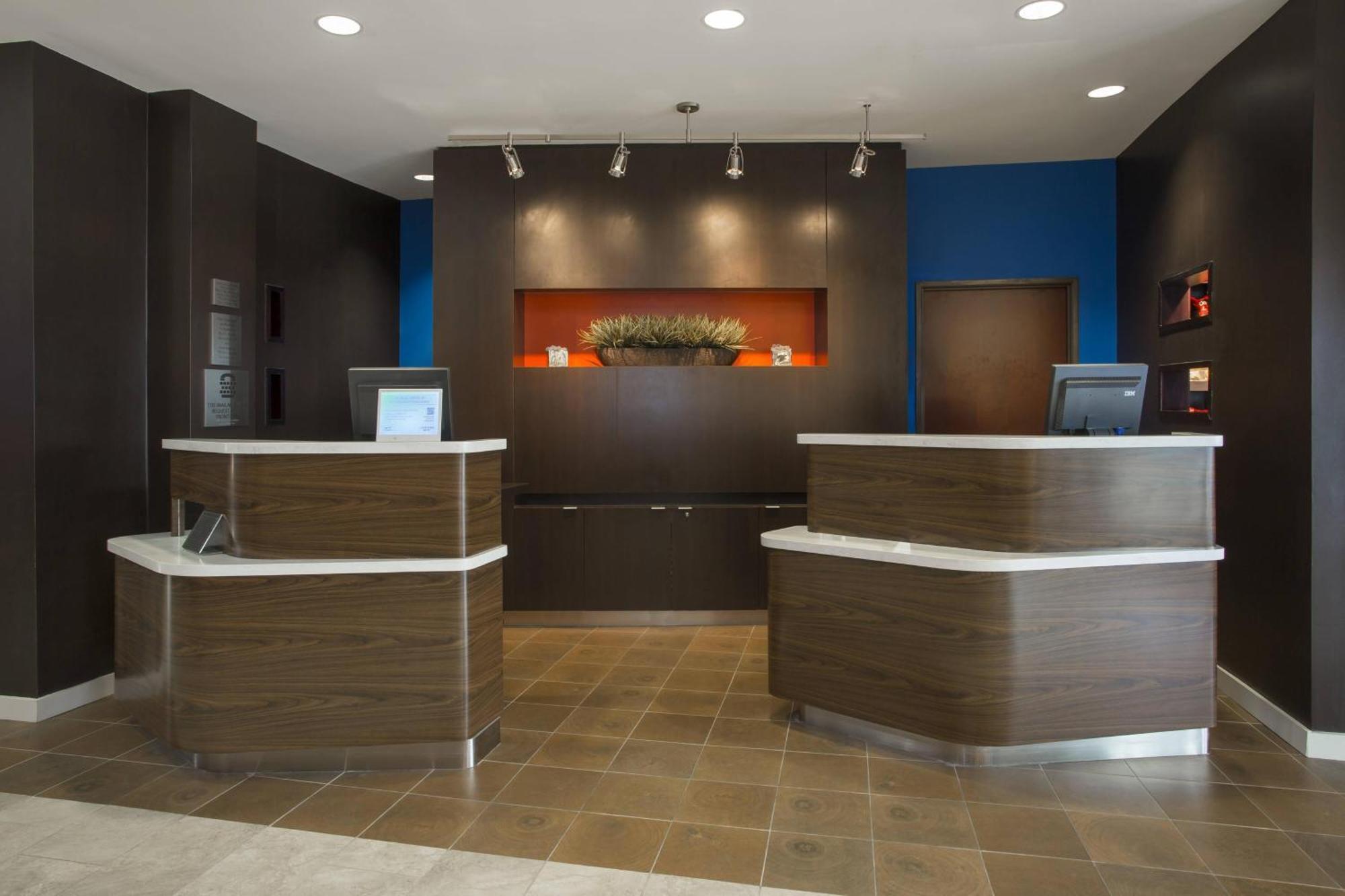 Courtyard Austin Airport Hotel Exterior photo