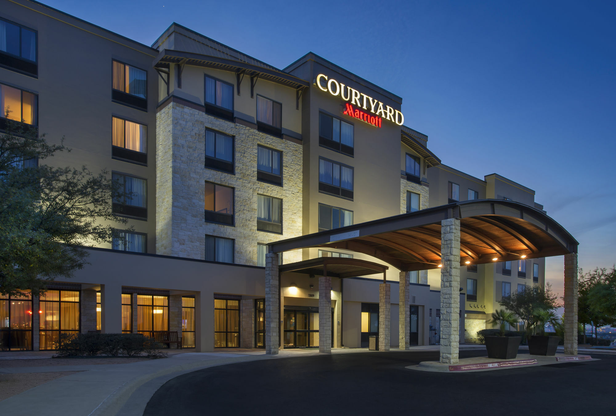 Courtyard Austin Airport Hotel Exterior photo